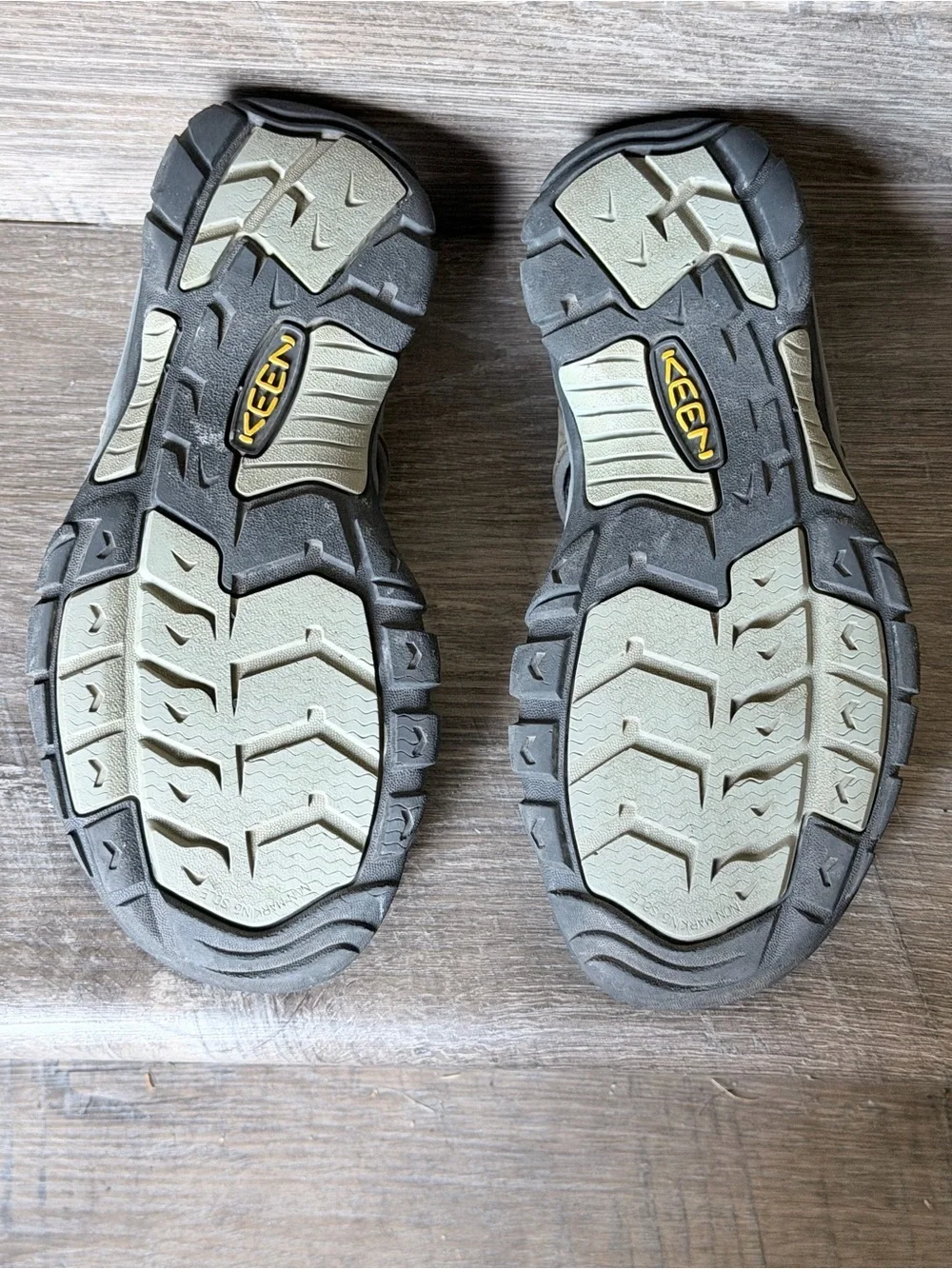 KEEN Newport Men’s 8.5 Waterproof Leather Hiking Sport Sandals